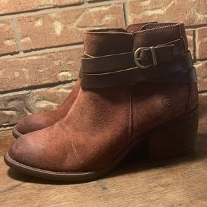 BORN PAYTON DARK RED Ankle Heeled Leather Suede Booties Zipper Sz 7.5M